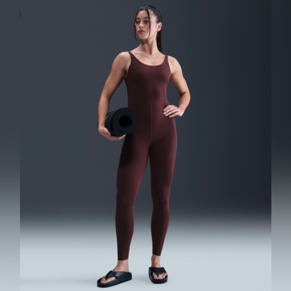 Nike Zenvy 7/8 Bodysuit size Medium